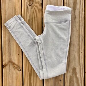 Stylish Gray Chevron pattern Leggings